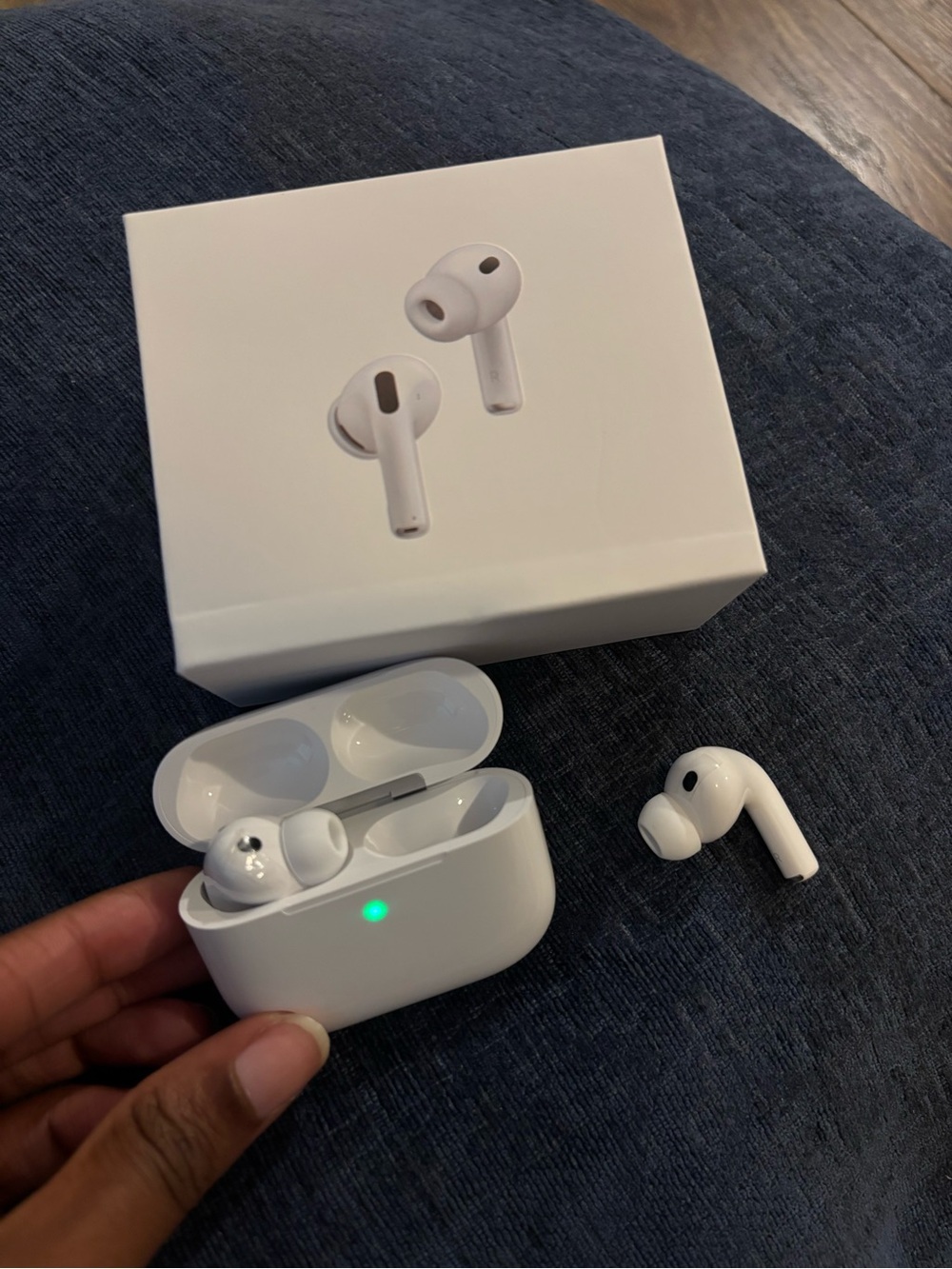 Apple White AirPods Pro Wireless Earbuds with Charging Case